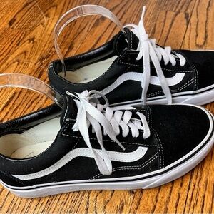 Unisex Classic Knu Skool Suede Low top Shoe Black/White Men Sz 7.5 Women Size 9